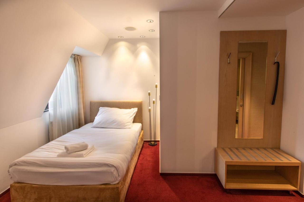 Hotel Villa Necas ז'ילינה מראה חיצוני תמונה