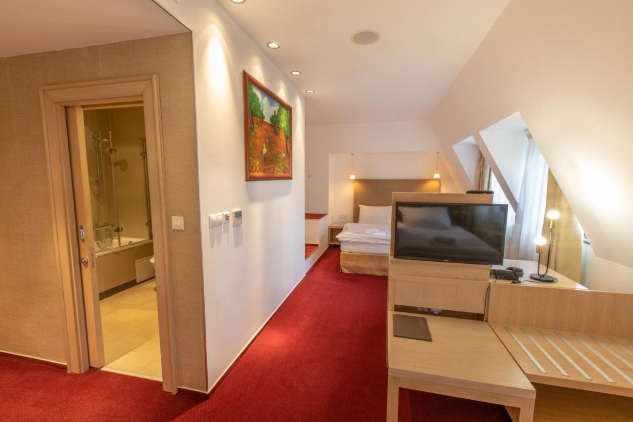 Hotel Villa Necas ז'ילינה מראה חיצוני תמונה