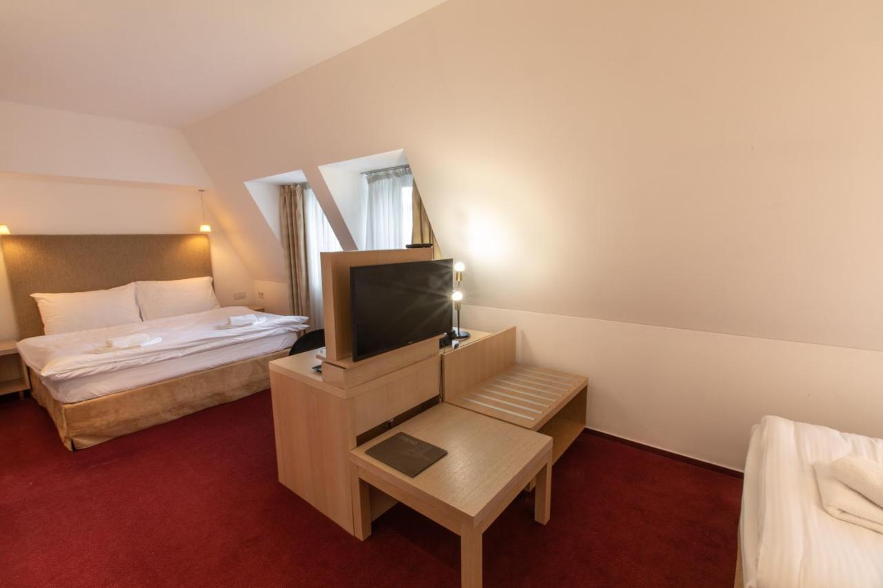 Hotel Villa Necas ז'ילינה מראה חיצוני תמונה