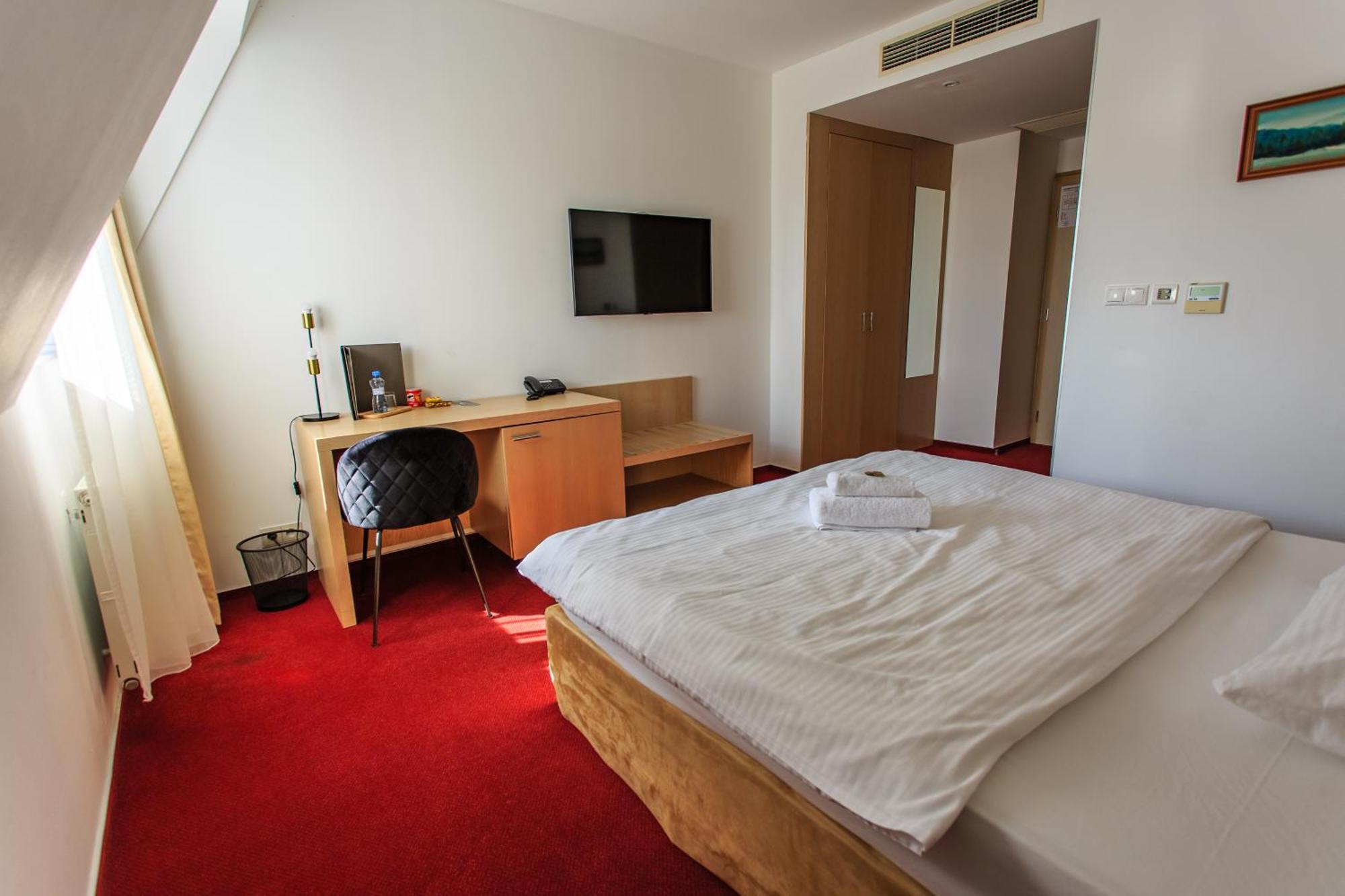 Hotel Villa Necas ז'ילינה מראה חיצוני תמונה
