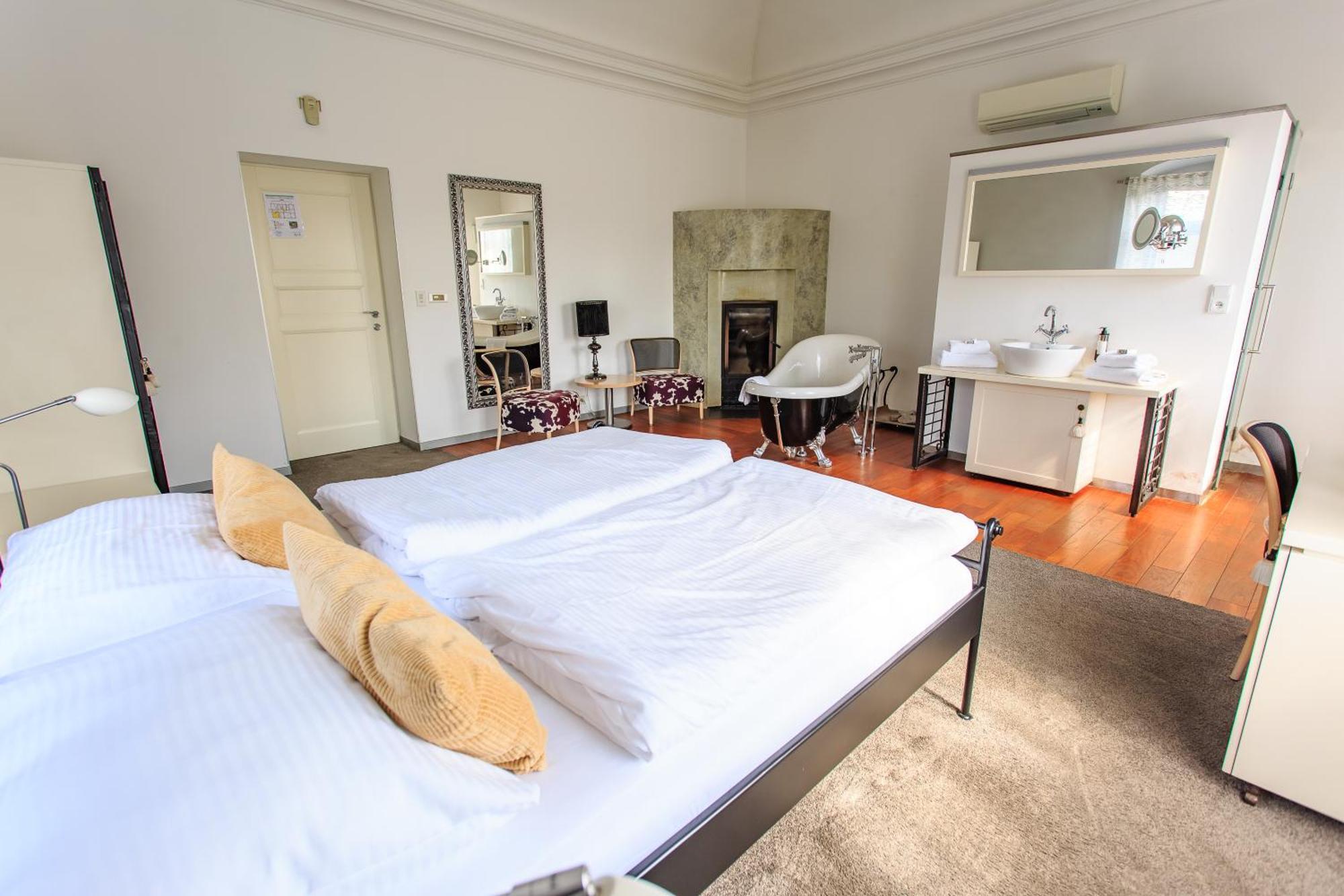 Hotel Villa Necas ז'ילינה מראה חיצוני תמונה
