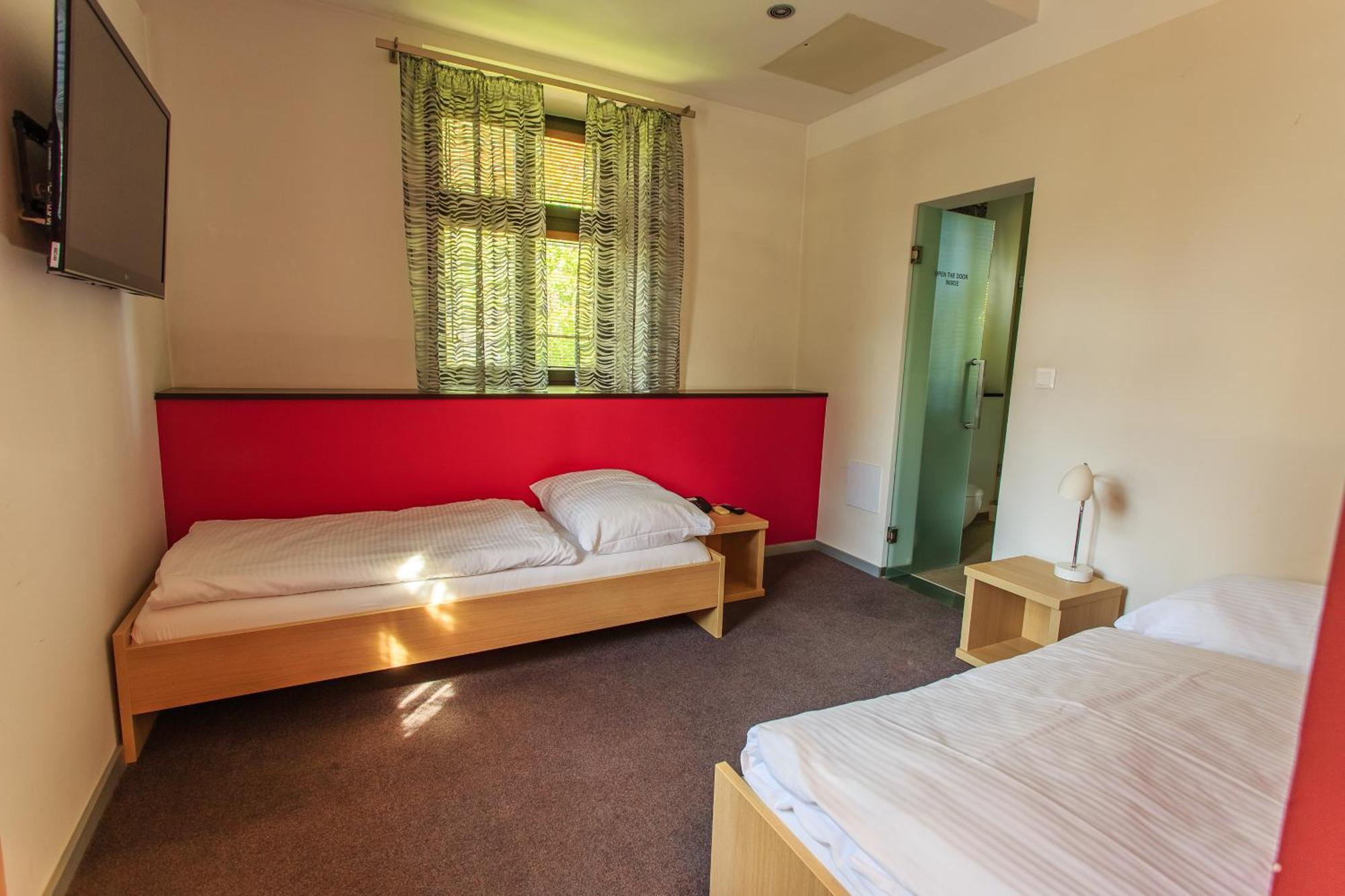 Hotel Villa Necas ז'ילינה מראה חיצוני תמונה