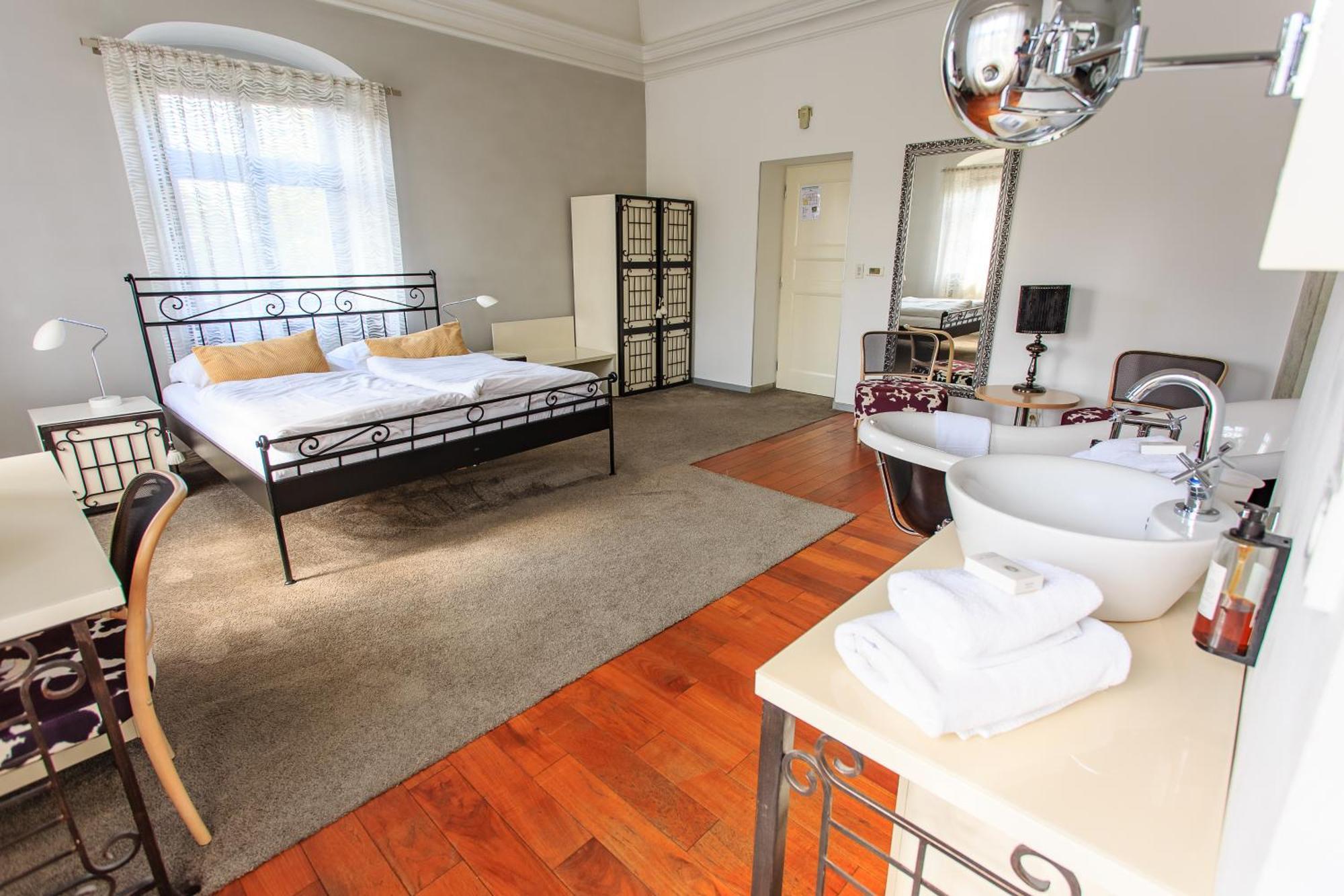 Hotel Villa Necas ז'ילינה מראה חיצוני תמונה