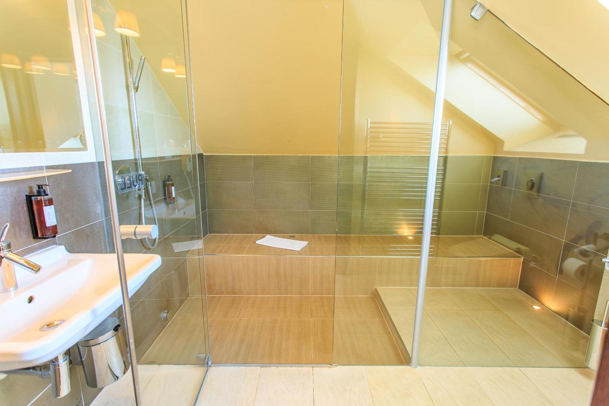 Hotel Villa Necas ז'ילינה מראה חיצוני תמונה