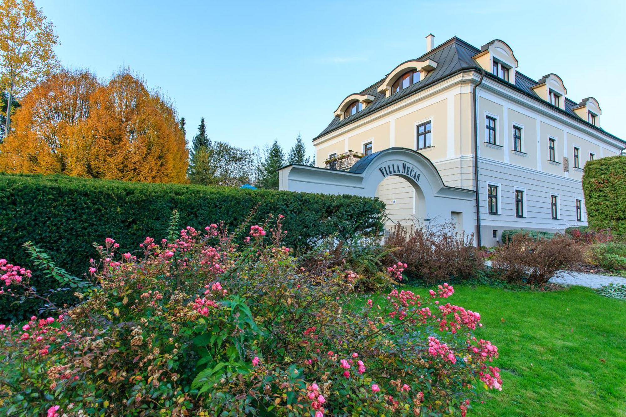 Hotel Villa Necas ז'ילינה מראה חיצוני תמונה